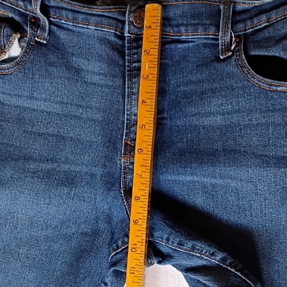 Old Navy women's Mid-Rise Blue Jeans Bootcut Size 16 - Picture 7 of 12